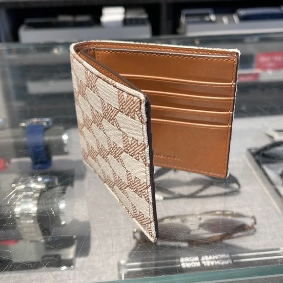 Michael Kors Men’s Women’s Cooper Logo Fabric Billfold Wallet Light Cream
Unisex - Picture 15 of 16